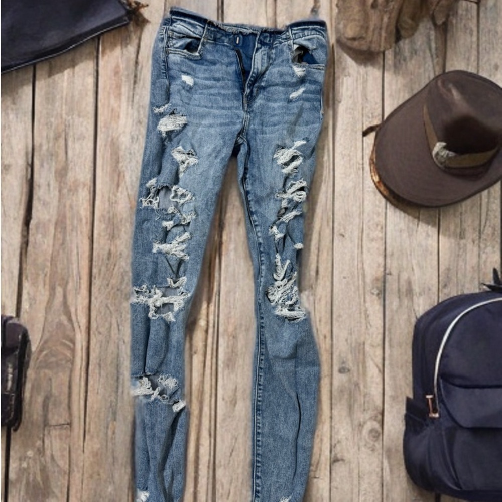 American Eagle size 0 ripped skinny jeans in great condition